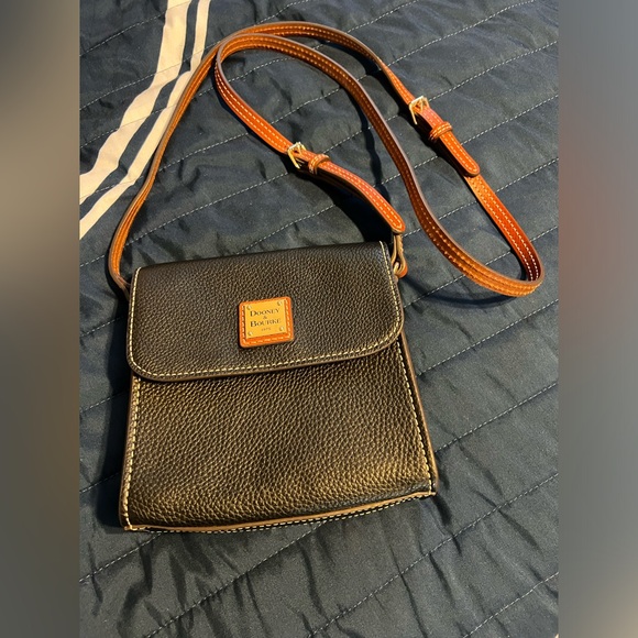 Dooney & Bourke crossbody - Picture 3 of 9
